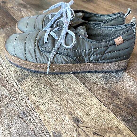 Cool Planet by Steve Madden Women's Green Loungee Puffer Sneaker 11M - Picture 10 of 12